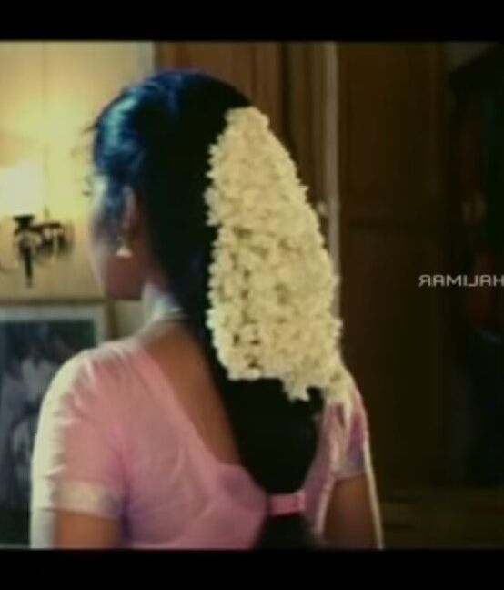 Actress Shruti Raj boob show