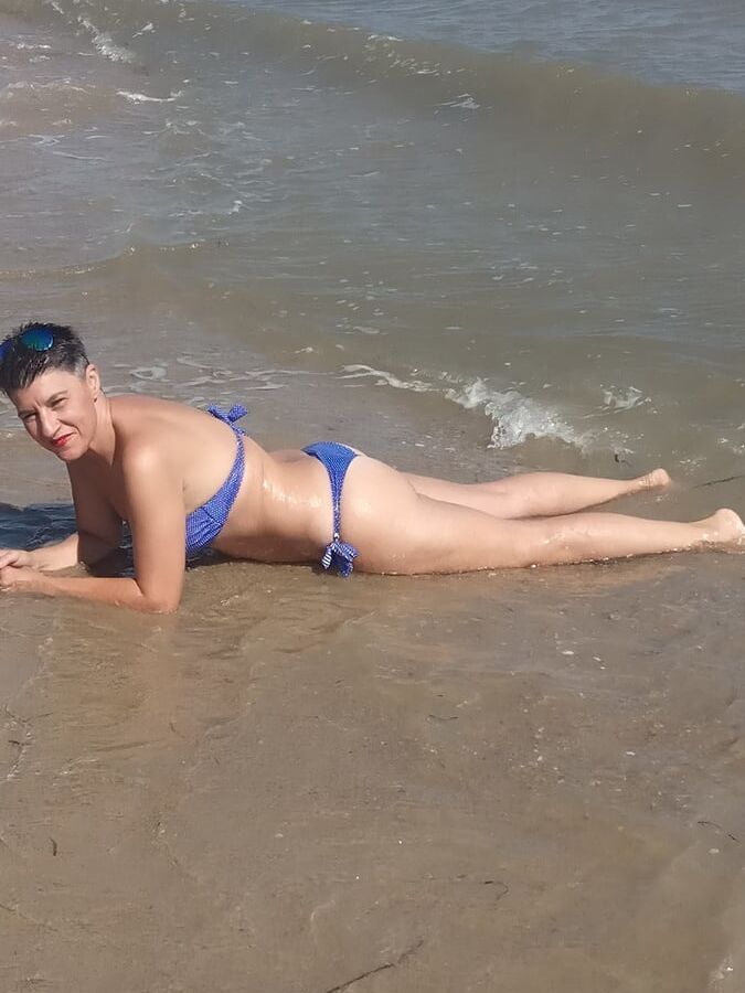 Greek Short hair Milf from Social Media : Eleni