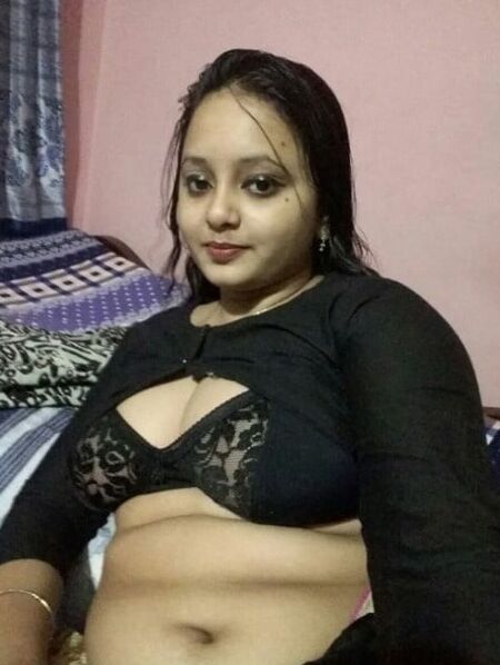 Beautiful Indian Desi Bhabhi Full Set