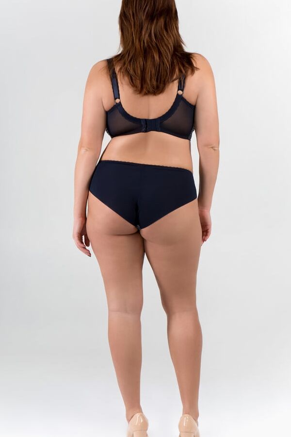 Xenia Queen brazerie.ua