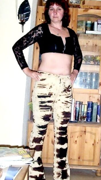 Chubby german wife Sofia strips out of combat trousers