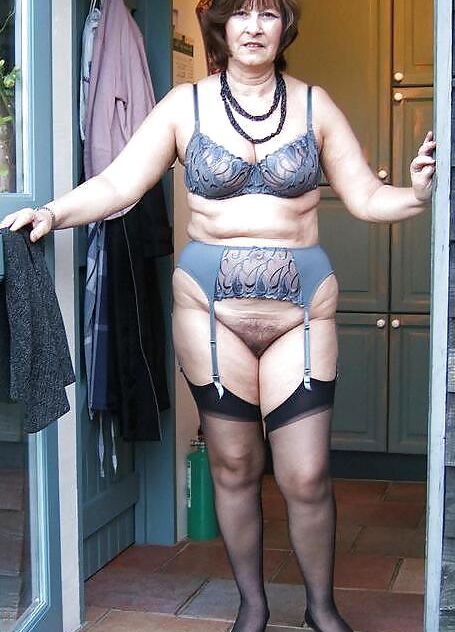 MA FEMME CUISSE OUVERTE