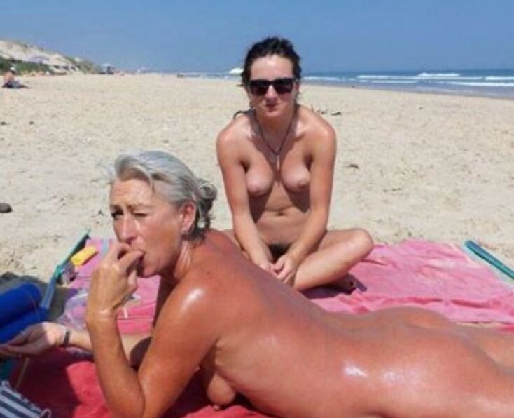 Nude in Public Random Pics