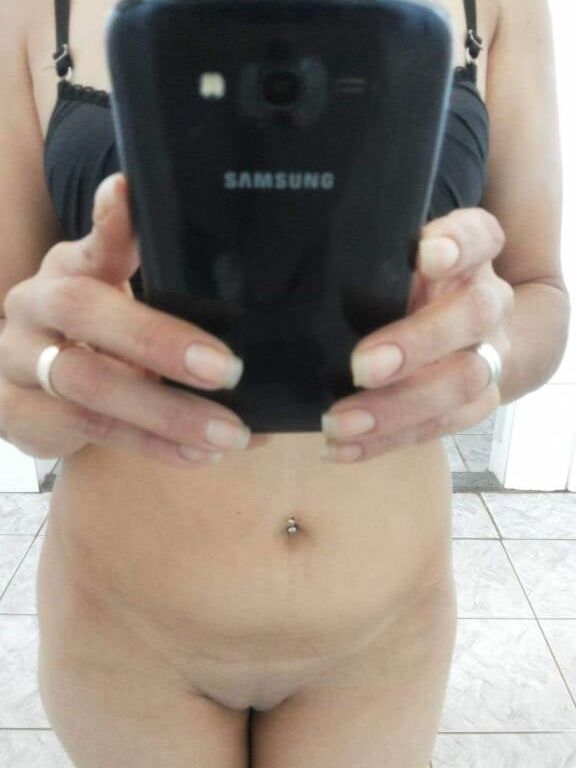 Andrea Magrinha Safada Tirou Verschiedene Fotos Peladinha no Banhe