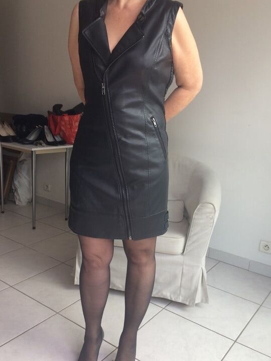 French milf qui vend ses fringues-
