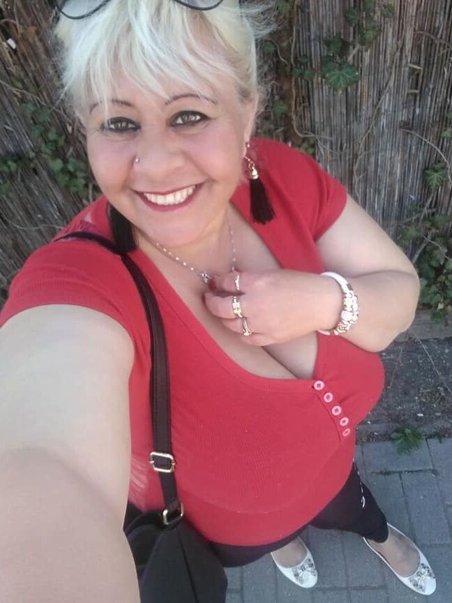 Hun Gipsy facebook Milf