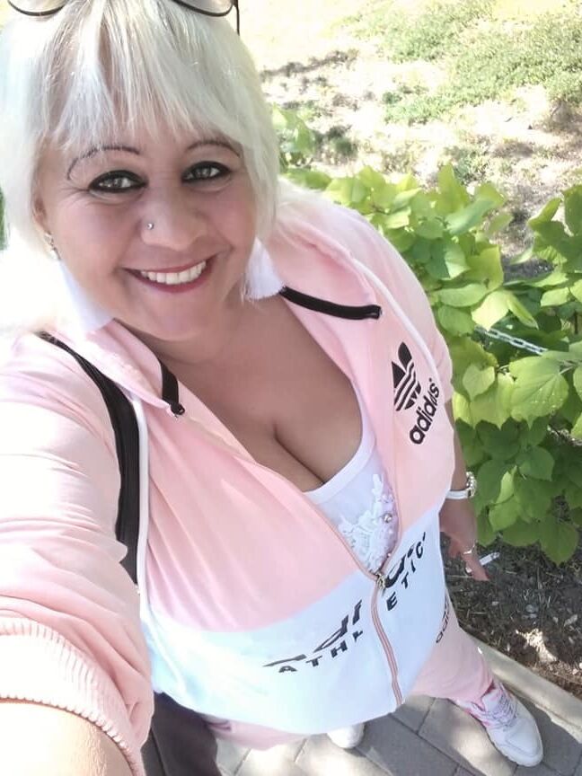 Hun Gipsy facebook Milf