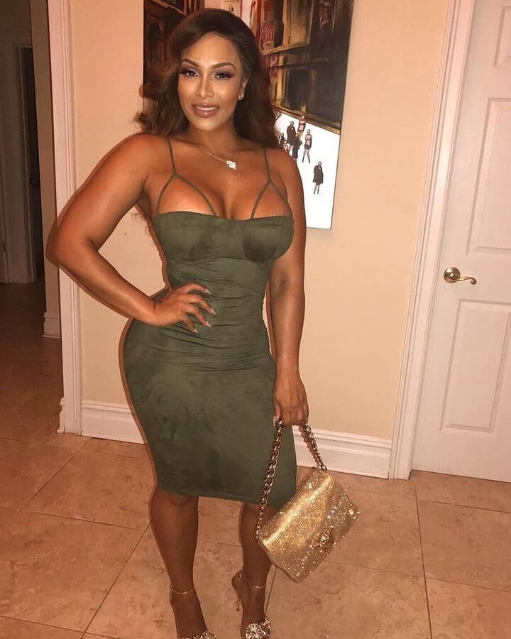 Hot amateur mom Kim with big ass and big tits