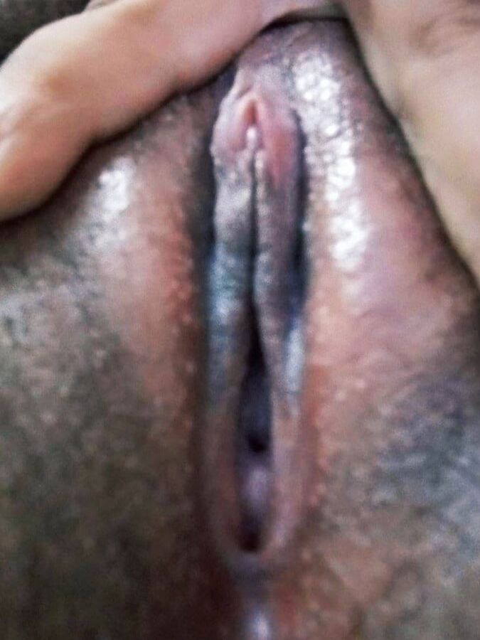 wife released juices after fingering pussy herself