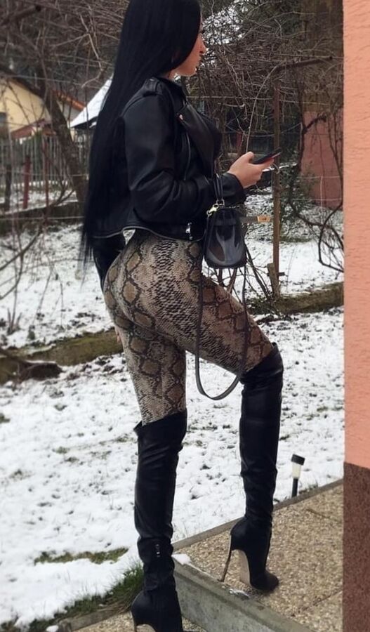 Sexy ass (spandex, legging, jean)