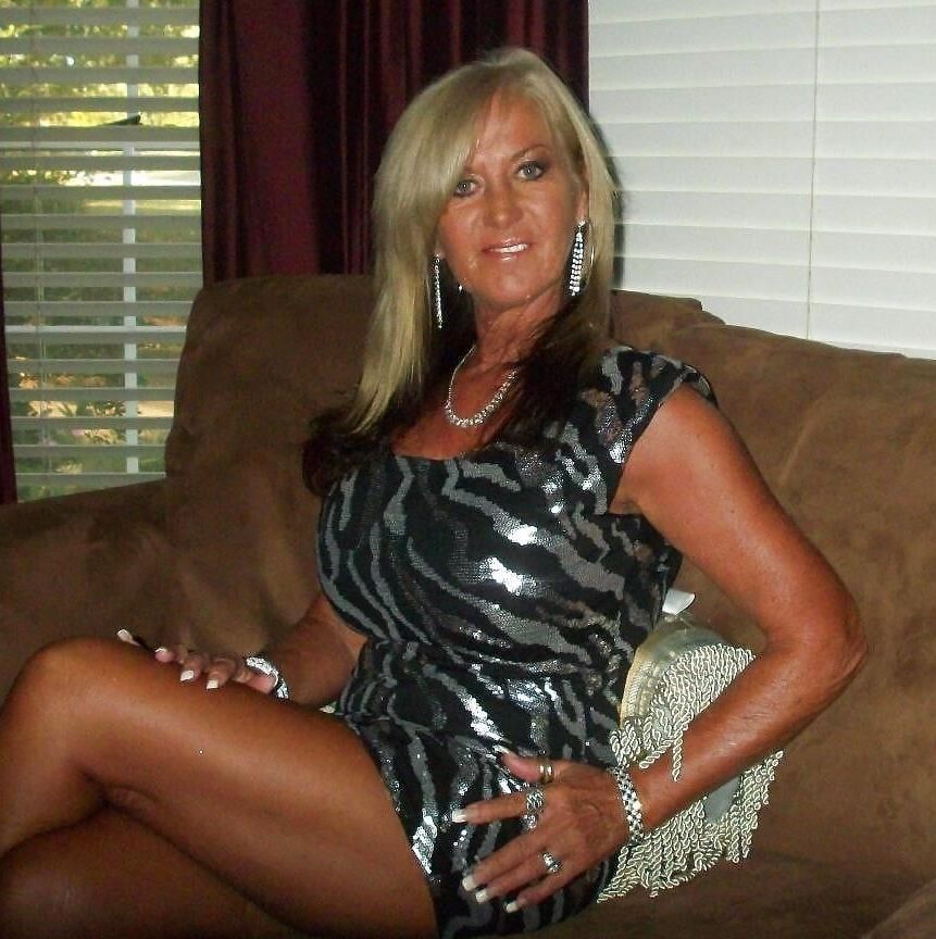Beat your meat for these sexy grannies