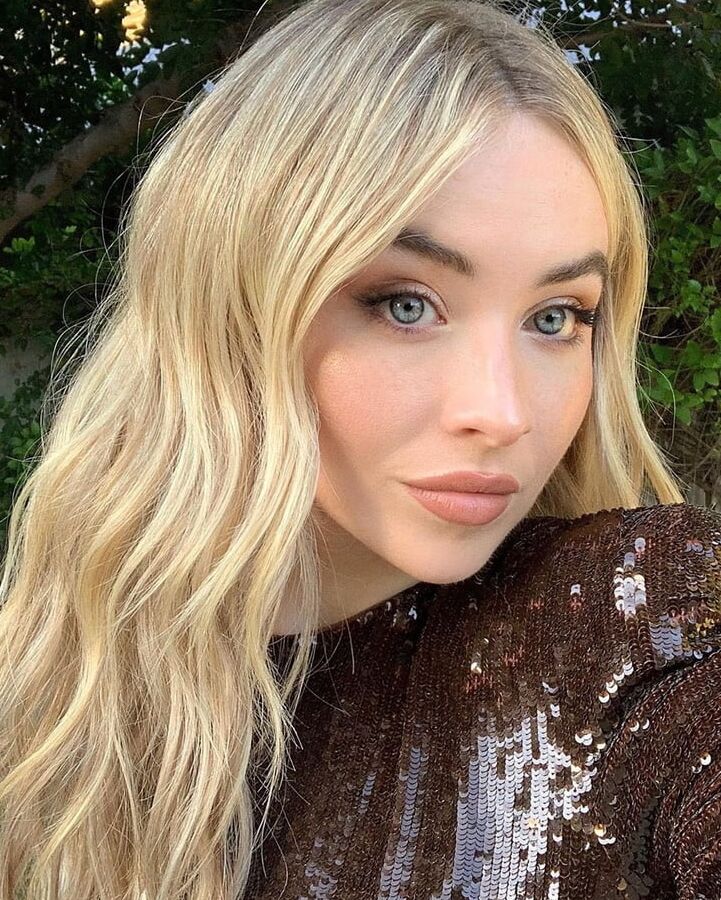 Sabrina Carpenter hot