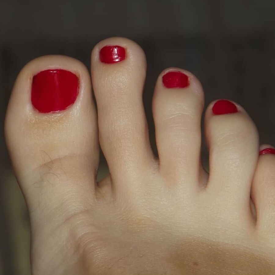 sexy red nails Lady Lee.
