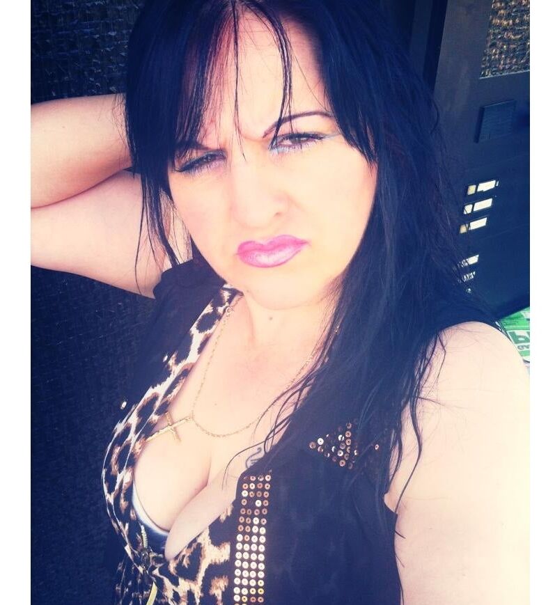 ROU ROMANIAN MILFS MOM HAS A GREAT CLEAVAGE