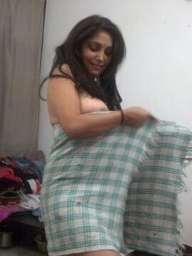 Beautiful Indian Desi Bhabhi in Towel