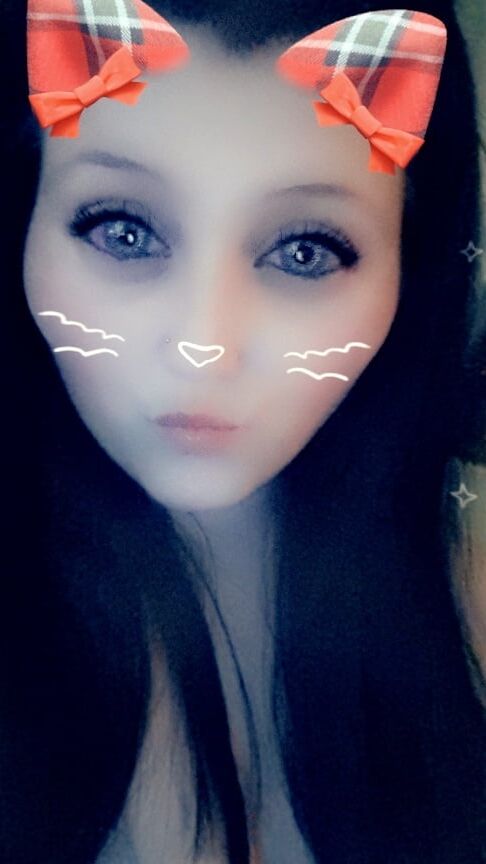 Sexy blue eyed babe
