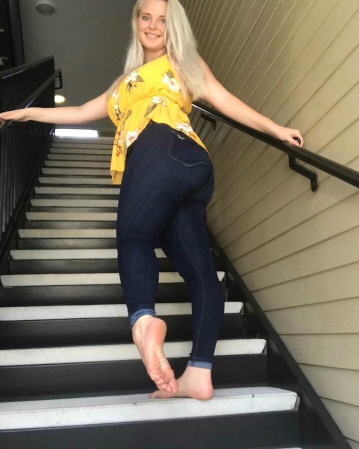 Nice Chubby Blonde Slag Feet Play