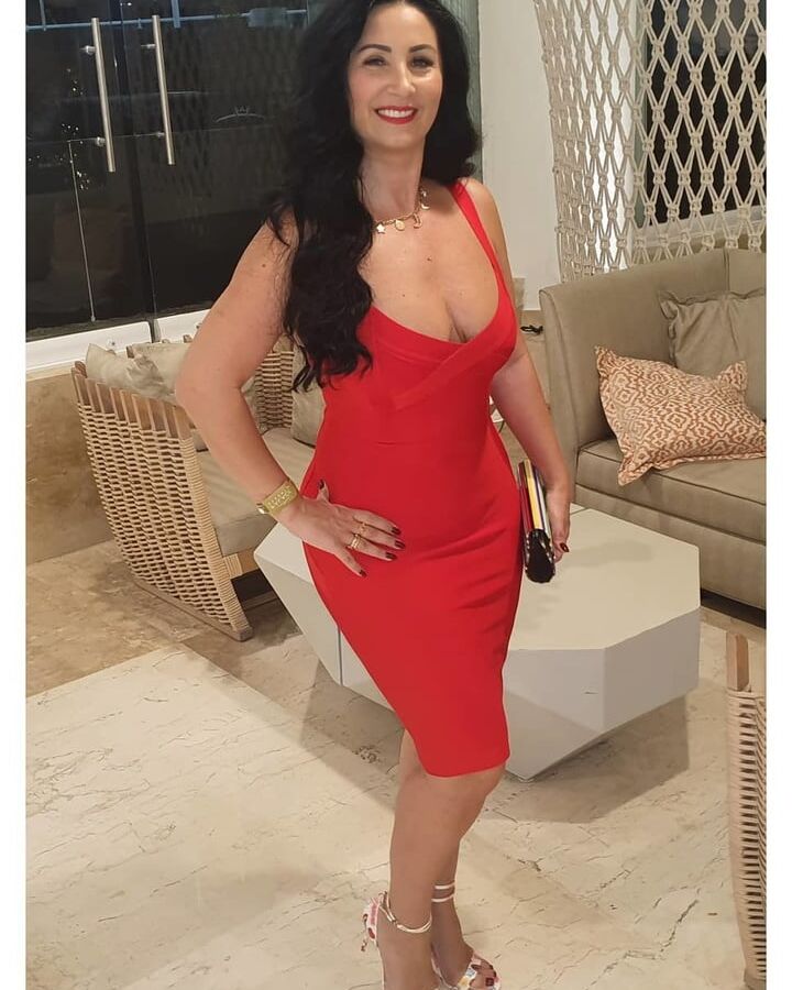 Hot mature mom Dr. Maria is so a horny MILF