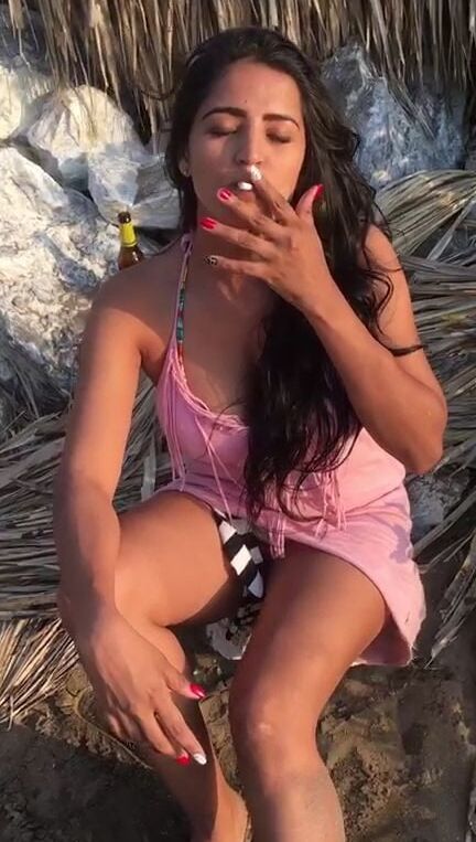 Kelly Cuesta smoking hot