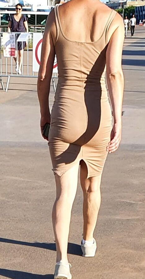 LESBIAN IN TIGHT DRESS