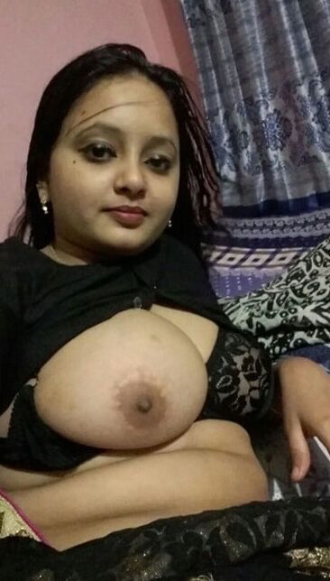 Beautiful Indian Desi Bhabhi Full Set