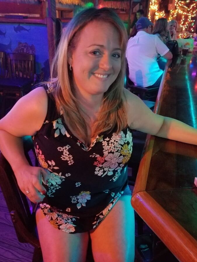 Huge Tits Hotwife Renae
