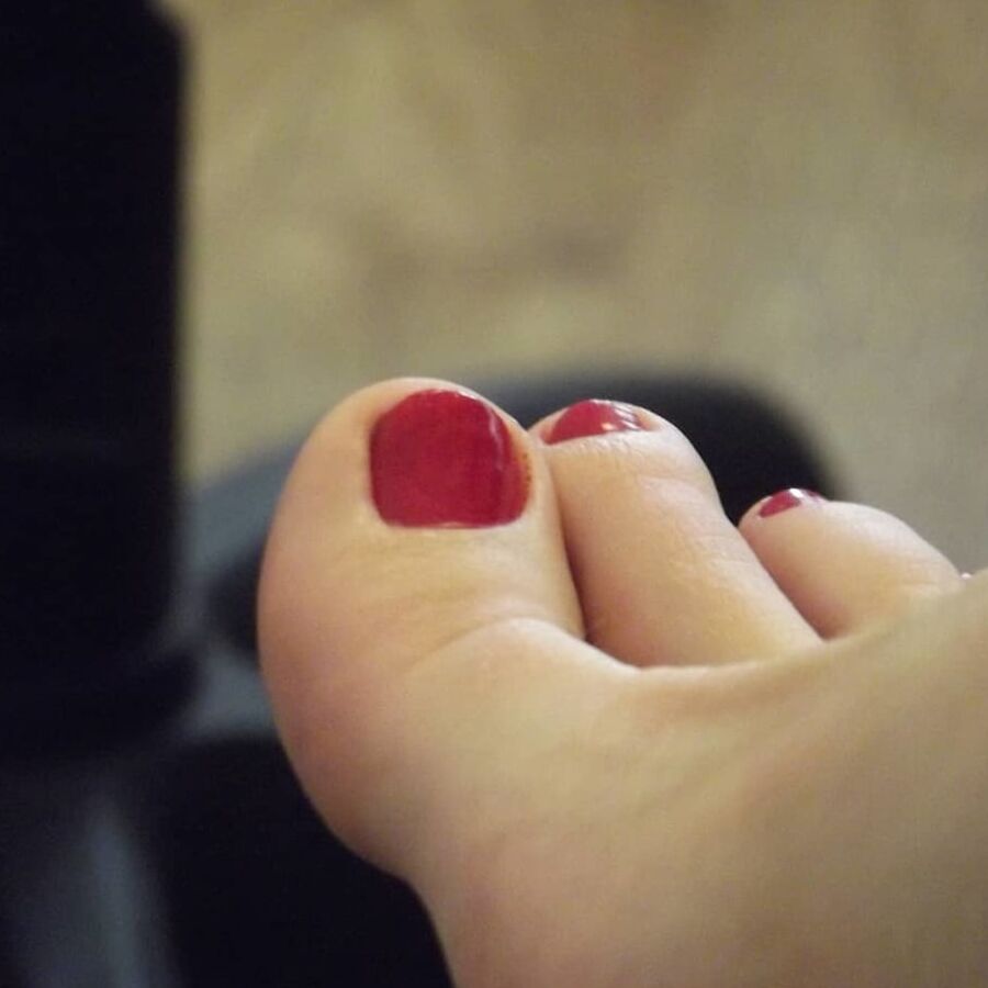 sexy red nails Lady Lee.