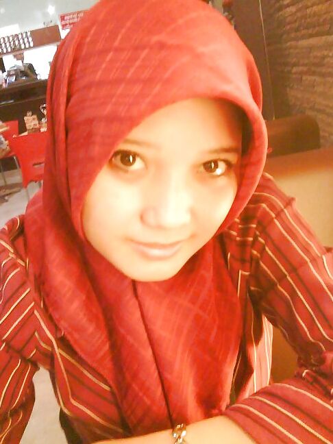 Hijab cewek gendut