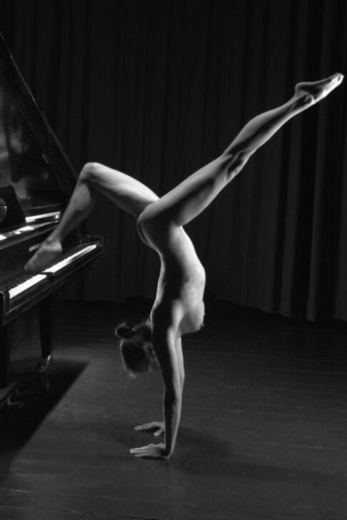 Nude Musicians