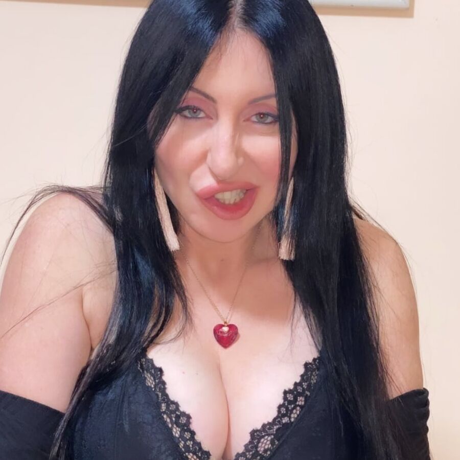 Sofia Perfect Mom Slut