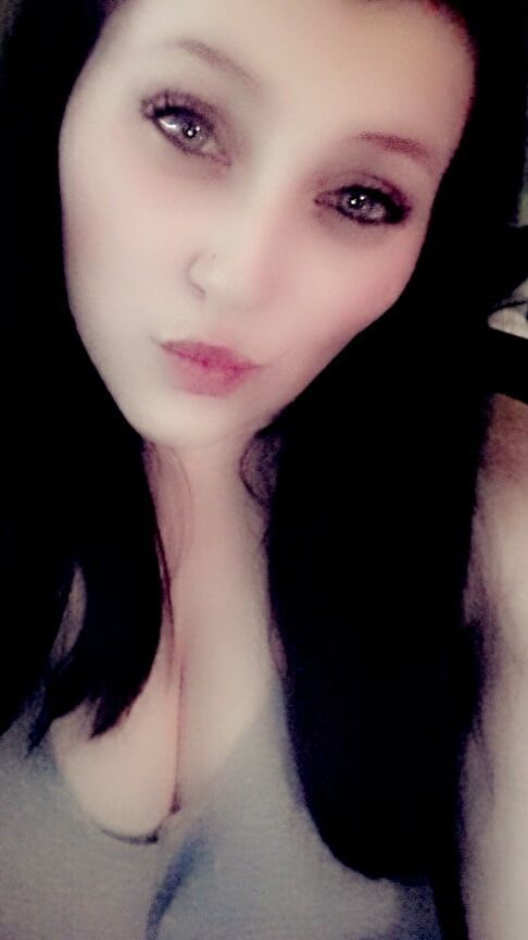Sexy blue eyed babe