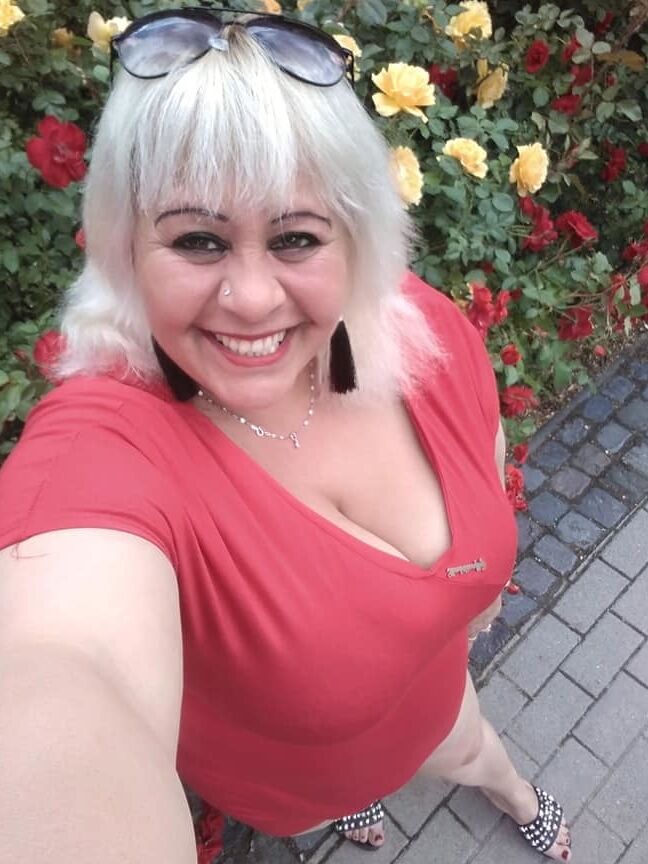 Hun Gipsy facebook Milf