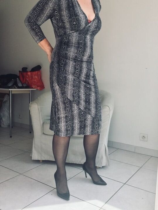 French milf qui vend ses fringues-