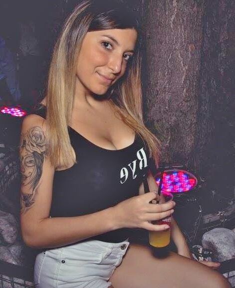 Girls partying in club - Paris