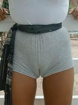Baisse ma culotte et defonce moi la chatte vol. (cameltoes)