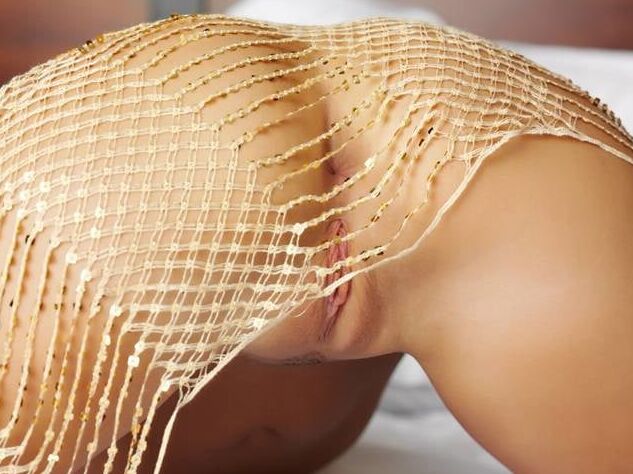 Premiering accessories gold color