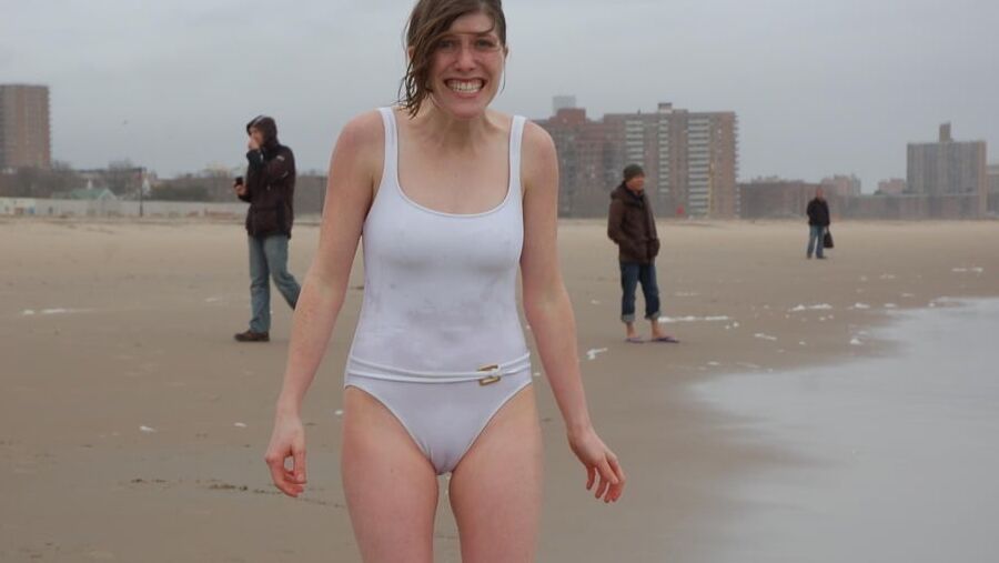 Baisse ma culotte et defonce moi la chatte vol. (cameltoes)