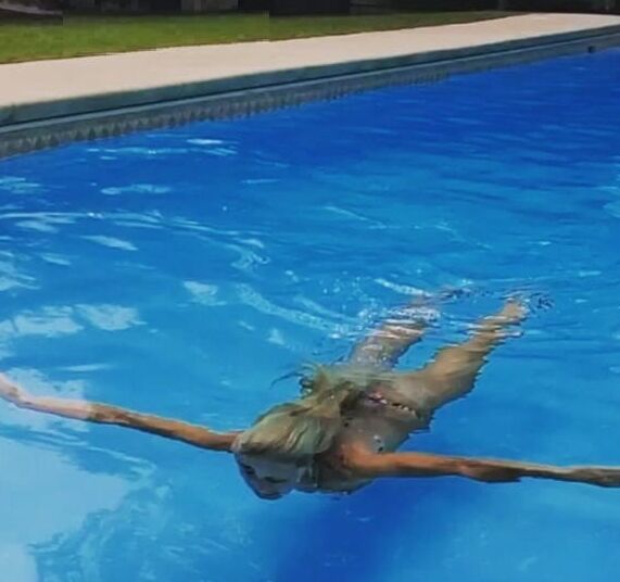 Sarah Bikini Show