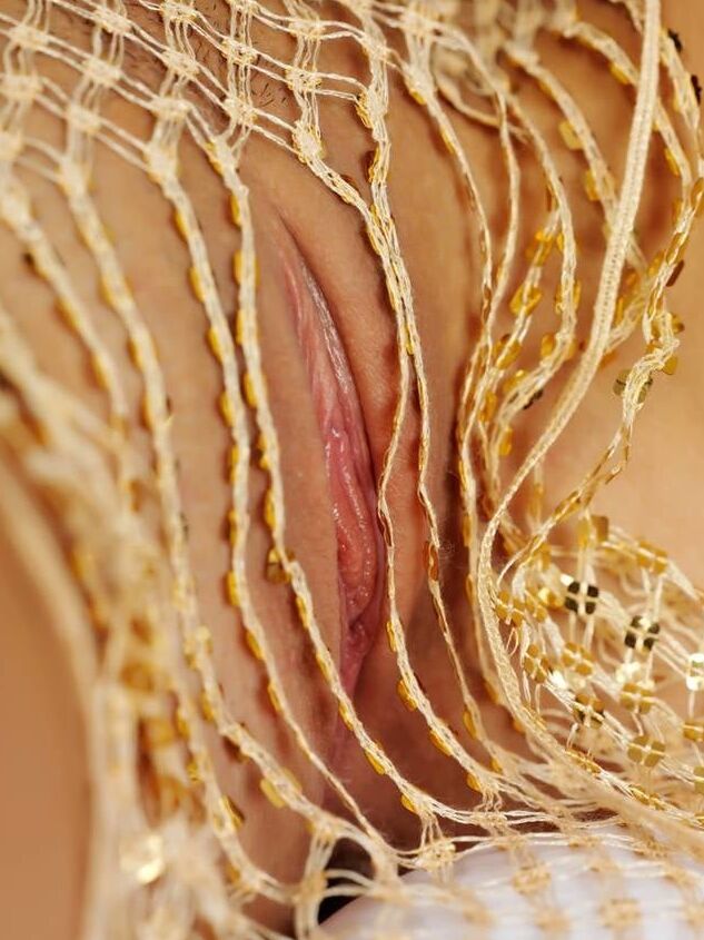 Premiering accessories gold color