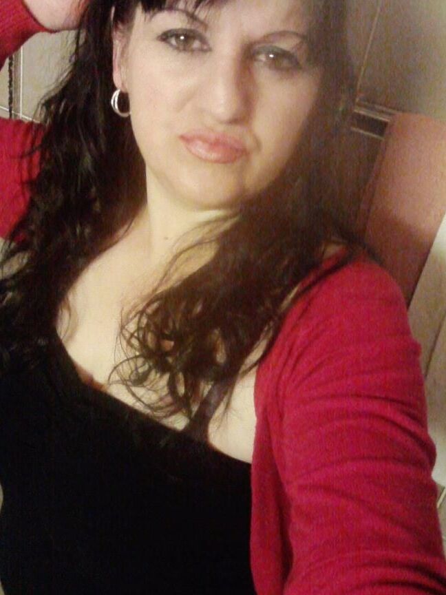 ROU ROMANIAN MILFS MOM HAS A GREAT CLEAVAGE