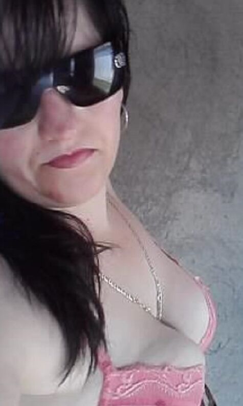 ROU ROMANIAN MILFS MOM HAS A GREAT CLEAVAGE