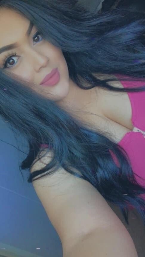 Puta esposa infiel en liguero y medias negras