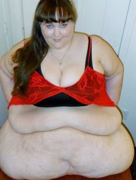 BBW &amp; SSBBW With Resting Bellies