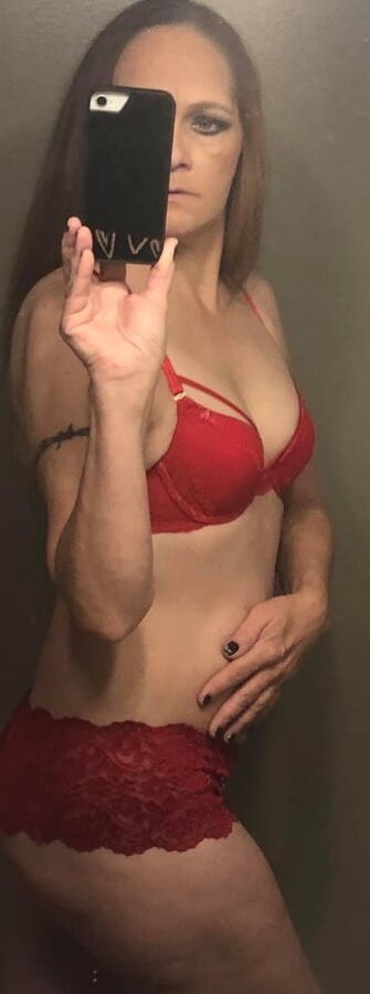 Dani sent nudes on messenger