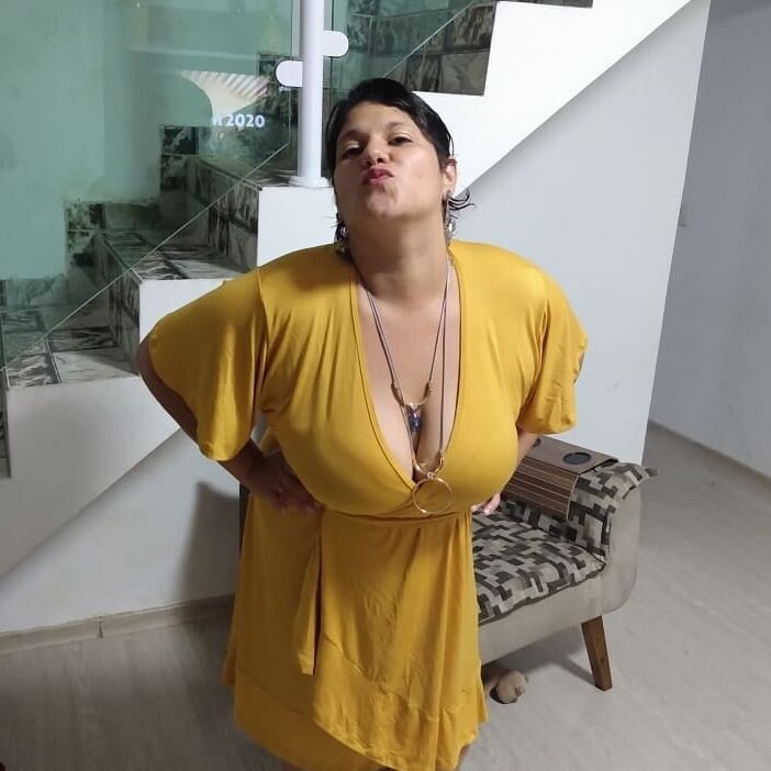 Curvy amateur Milf Nadia y (cum &amp; comment)