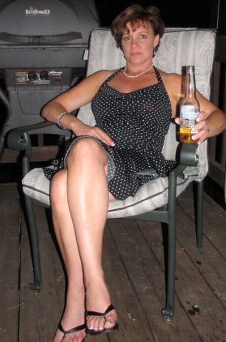 Sexy cougar MILF having fun
