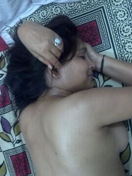 Beautiful Indian Desi Bhabhi in Towel