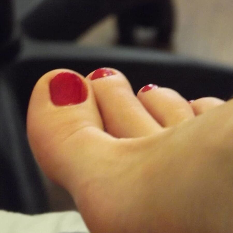 sexy red nails Lady Lee.