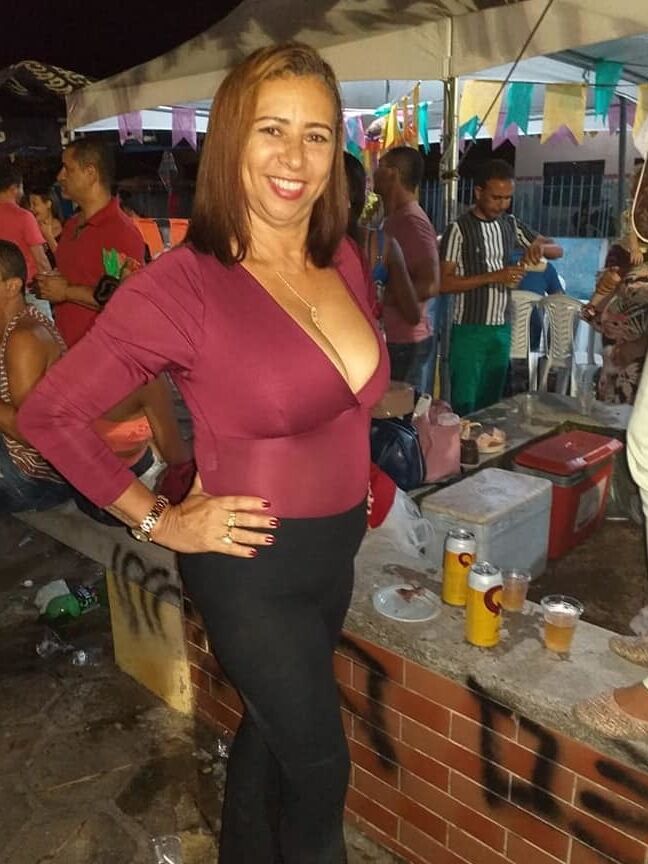 BRAZILIAN BUSTY MILF