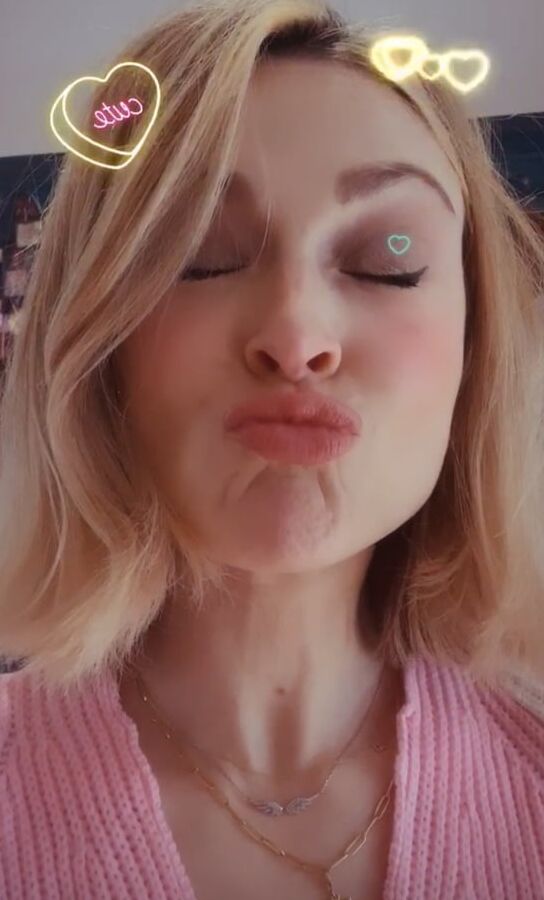 Fearne Cotton MILF